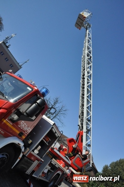 Zdjęcie w galerii na portalu naszraciborz.pl: Raciborscy strażacy mają nową autodrabinę. Zastosowano w niej najnowocześniejsze obecnie rozwiązania techniczne wiadomości z regionu