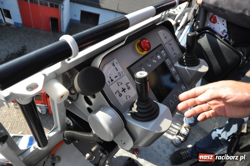 Zdjęcie w galerii na portalu naszraciborz.pl: Raciborscy strażacy mają nową autodrabinę. Zastosowano w niej najnowocześniejsze obecnie rozwiązania techniczne wiadomości z regionu