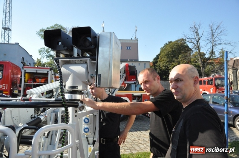 Zdjęcie w galerii na portalu naszraciborz.pl: Raciborscy strażacy mają nową autodrabinę. Zastosowano w niej najnowocześniejsze obecnie rozwiązania techniczne wiadomości z regionu