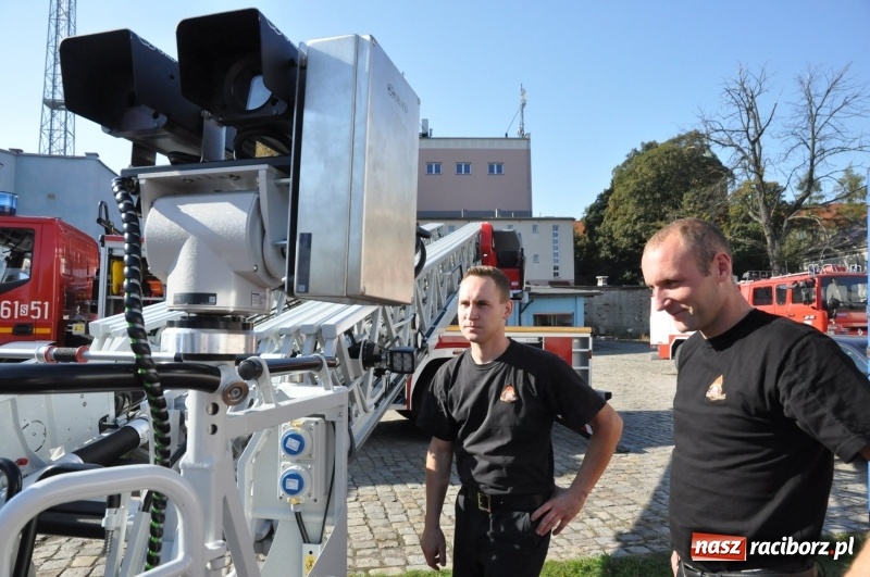 Zdjęcie w galerii na portalu naszraciborz.pl: Raciborscy strażacy mają nową autodrabinę. Zastosowano w niej najnowocześniejsze obecnie rozwiązania techniczne wiadomości z regionu