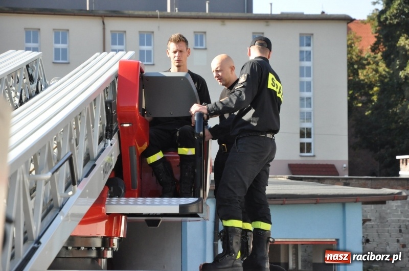 Zdjęcie w galerii na portalu naszraciborz.pl: Raciborscy strażacy mają nową autodrabinę. Zastosowano w niej najnowocześniejsze obecnie rozwiązania techniczne wiadomości z regionu