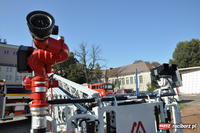 Zdjęcie w galerii na portalu naszraciborz.pl: Raciborscy strażacy mają nową autodrabinę. Zastosowano w niej najnowocześniejsze obecnie rozwiązania techniczne wiadomości z regionu