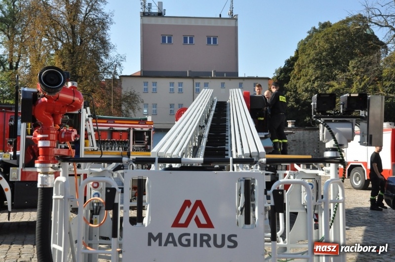 Zdjęcie w galerii na portalu naszraciborz.pl: Raciborscy strażacy mają nową autodrabinę. Zastosowano w niej najnowocześniejsze obecnie rozwiązania techniczne wiadomości z regionu