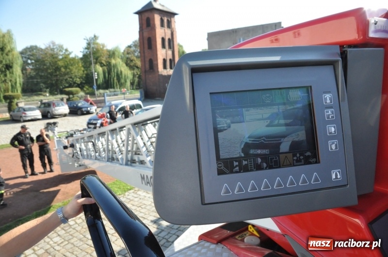 Zdjęcie w galerii na portalu naszraciborz.pl: Raciborscy strażacy mają nową autodrabinę. Zastosowano w niej najnowocześniejsze obecnie rozwiązania techniczne wiadomości z regionu