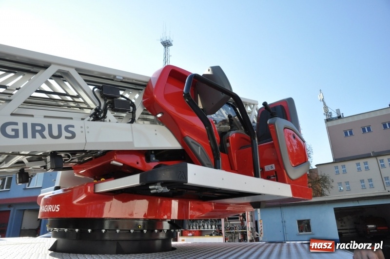 Zdjęcie w galerii na portalu naszraciborz.pl: Raciborscy strażacy mają nową autodrabinę. Zastosowano w niej najnowocześniejsze obecnie rozwiązania techniczne wiadomości z regionu