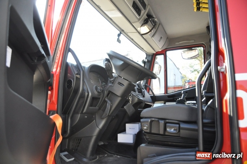 Zdjęcie w galerii na portalu naszraciborz.pl: Raciborscy strażacy mają nową autodrabinę. Zastosowano w niej najnowocześniejsze obecnie rozwiązania techniczne wiadomości z regionu