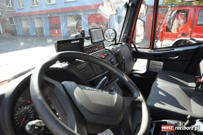 Zdjęcie w galerii na portalu naszraciborz.pl: Raciborscy strażacy mają nową autodrabinę. Zastosowano w niej najnowocześniejsze obecnie rozwiązania techniczne wiadomości z regionu