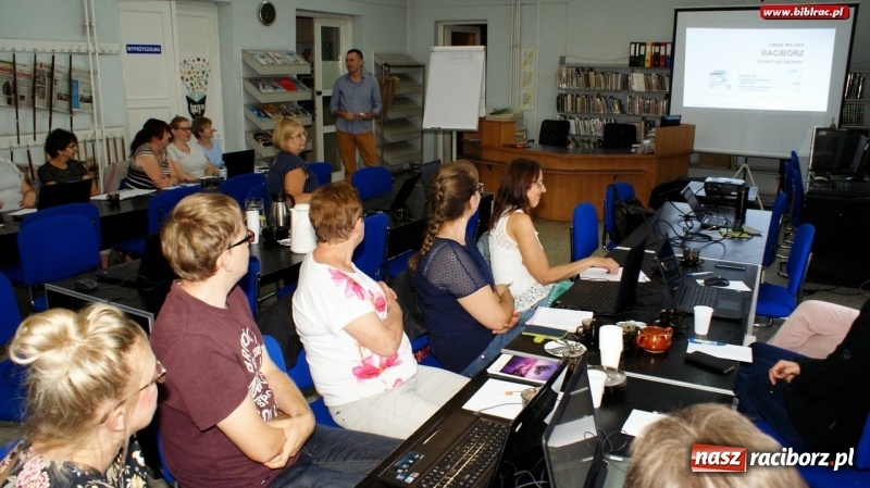 Zdjęcie w galerii na portalu naszraciborz.pl: Kompetentny bibliotekarz to nowoczesna biblioteka wiadomości z regionu