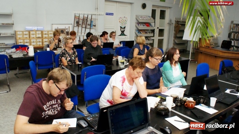 Zdjęcie w galerii na portalu naszraciborz.pl: Kompetentny bibliotekarz to nowoczesna biblioteka wiadomości z regionu