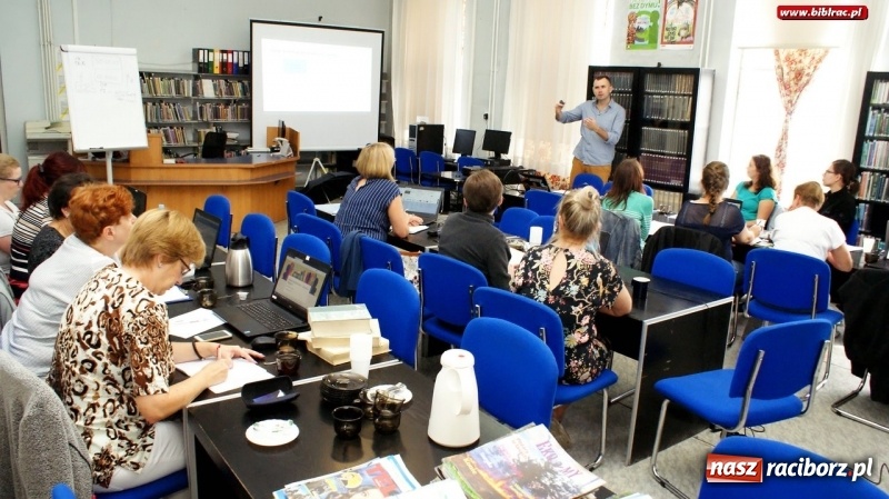 Zdjęcie w galerii na portalu naszraciborz.pl: Kompetentny bibliotekarz to nowoczesna biblioteka wiadomości z regionu