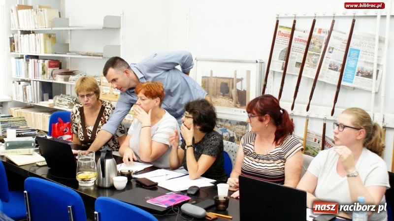 Zdjęcie w galerii na portalu naszraciborz.pl: Kompetentny bibliotekarz to nowoczesna biblioteka wiadomości z regionu