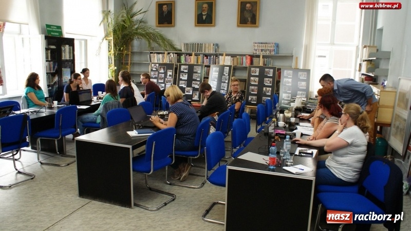 Zdjęcie w galerii na portalu naszraciborz.pl: Kompetentny bibliotekarz to nowoczesna biblioteka wiadomości z regionu