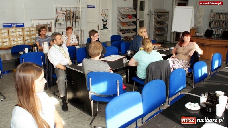 Zdjęcie w galerii na portalu naszraciborz.pl: Kompetentny bibliotekarz to nowoczesna biblioteka wiadomości z regionu