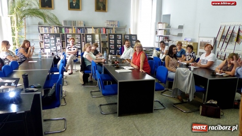 Zdjęcie w galerii na portalu naszraciborz.pl: Kompetentny bibliotekarz to nowoczesna biblioteka wiadomości z regionu