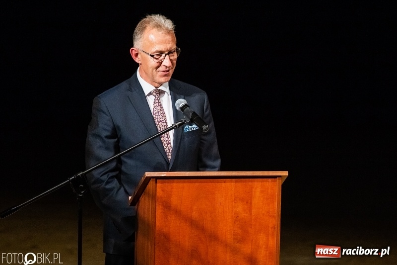 Zdjęcie w galerii na portalu naszraciborz.pl: Najlepsi uczniowie raciborskich szkół odebrali z rąk prezydenta stypendia  wiadomości z regionu