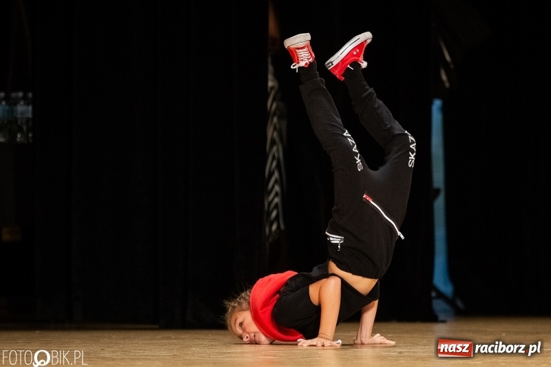 Zdjęcie w galerii na portalu naszraciborz.pl: Najlepsi uczniowie raciborskich szkół odebrali z rąk prezydenta stypendia  wiadomości z regionu