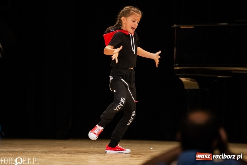 Zdjęcie w galerii na portalu naszraciborz.pl: Najlepsi uczniowie raciborskich szkół odebrali z rąk prezydenta stypendia  wiadomości z regionu