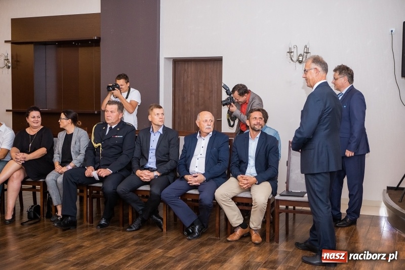 Zdjęcie w galerii na portalu naszraciborz.pl: Tysiąc mieszkań, darmowe autobusy i obwodnica - konwencja Mirosław Lenka i jego kandydatów  wiadomości z regionu