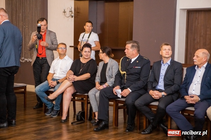 Zdjęcie w galerii na portalu naszraciborz.pl: Tysiąc mieszkań, darmowe autobusy i obwodnica - konwencja Mirosław Lenka i jego kandydatów  wiadomości z regionu