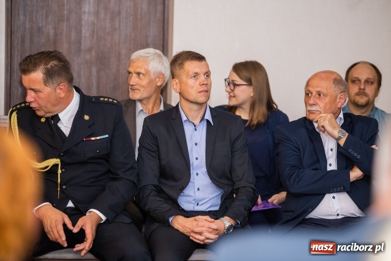 Zdjęcie w galerii na portalu naszraciborz.pl: Tysiąc mieszkań, darmowe autobusy i obwodnica - konwencja Mirosław Lenka i jego kandydatów  wiadomości z regionu