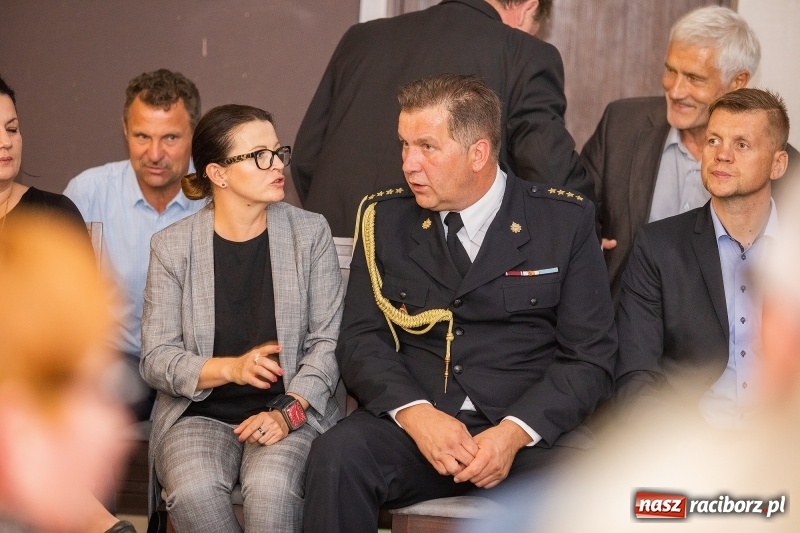 Zdjęcie w galerii na portalu naszraciborz.pl: Tysiąc mieszkań, darmowe autobusy i obwodnica - konwencja Mirosław Lenka i jego kandydatów  wiadomości z regionu