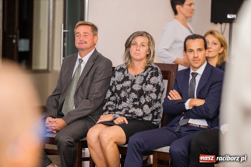 Zdjęcie w galerii na portalu naszraciborz.pl: Tysiąc mieszkań, darmowe autobusy i obwodnica - konwencja Mirosław Lenka i jego kandydatów  wiadomości z regionu