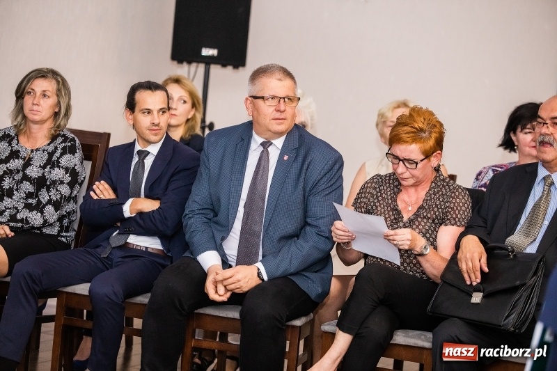 Zdjęcie w galerii na portalu naszraciborz.pl: Tysiąc mieszkań, darmowe autobusy i obwodnica - konwencja Mirosław Lenka i jego kandydatów  wiadomości z regionu