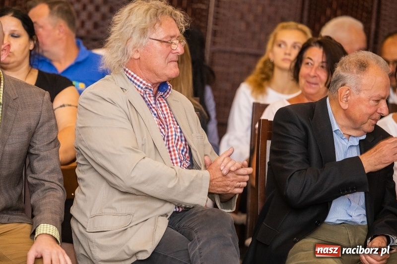 Zdjęcie w galerii na portalu naszraciborz.pl: Tysiąc mieszkań, darmowe autobusy i obwodnica - konwencja Mirosław Lenka i jego kandydatów  wiadomości z regionu