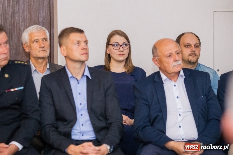 Zdjęcie w galerii na portalu naszraciborz.pl: Tysiąc mieszkań, darmowe autobusy i obwodnica - konwencja Mirosław Lenka i jego kandydatów  wiadomości z regionu