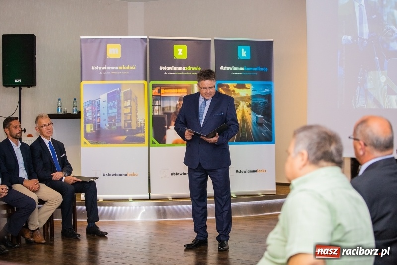 Zdjęcie w galerii na portalu naszraciborz.pl: Tysiąc mieszkań, darmowe autobusy i obwodnica - konwencja Mirosław Lenka i jego kandydatów  wiadomości z regionu