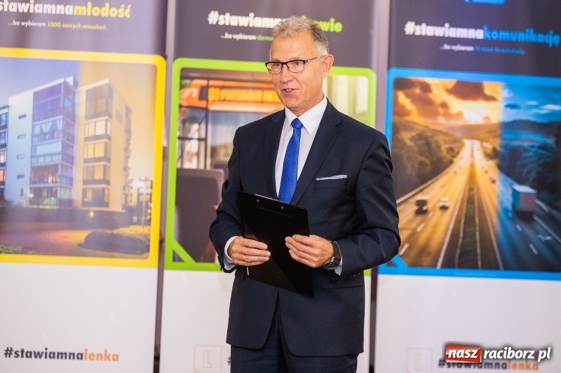 Zdjęcie w galerii na portalu naszraciborz.pl: Tysiąc mieszkań, darmowe autobusy i obwodnica - konwencja Mirosław Lenka i jego kandydatów  wiadomości z regionu