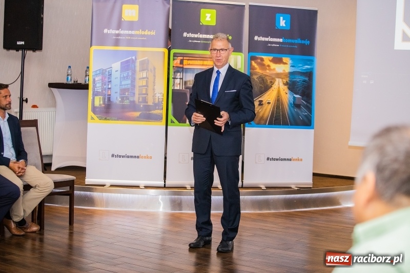 Zdjęcie w galerii na portalu naszraciborz.pl: Tysiąc mieszkań, darmowe autobusy i obwodnica - konwencja Mirosław Lenka i jego kandydatów  wiadomości z regionu