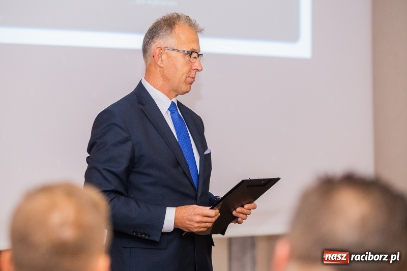 Zdjęcie w galerii na portalu naszraciborz.pl: Tysiąc mieszkań, darmowe autobusy i obwodnica - konwencja Mirosław Lenka i jego kandydatów  wiadomości z regionu