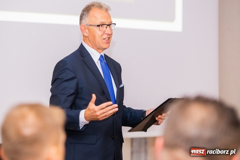 Zdjęcie w galerii na portalu naszraciborz.pl: Tysiąc mieszkań, darmowe autobusy i obwodnica - konwencja Mirosław Lenka i jego kandydatów  wiadomości z regionu