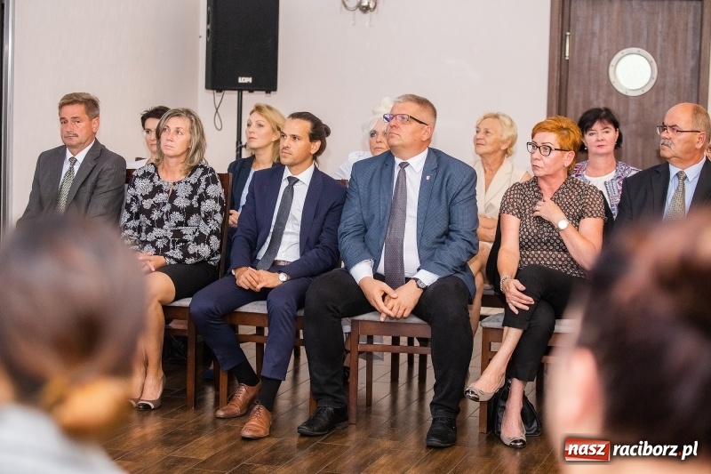 Zdjęcie w galerii na portalu naszraciborz.pl: Tysiąc mieszkań, darmowe autobusy i obwodnica - konwencja Mirosław Lenka i jego kandydatów  wiadomości z regionu