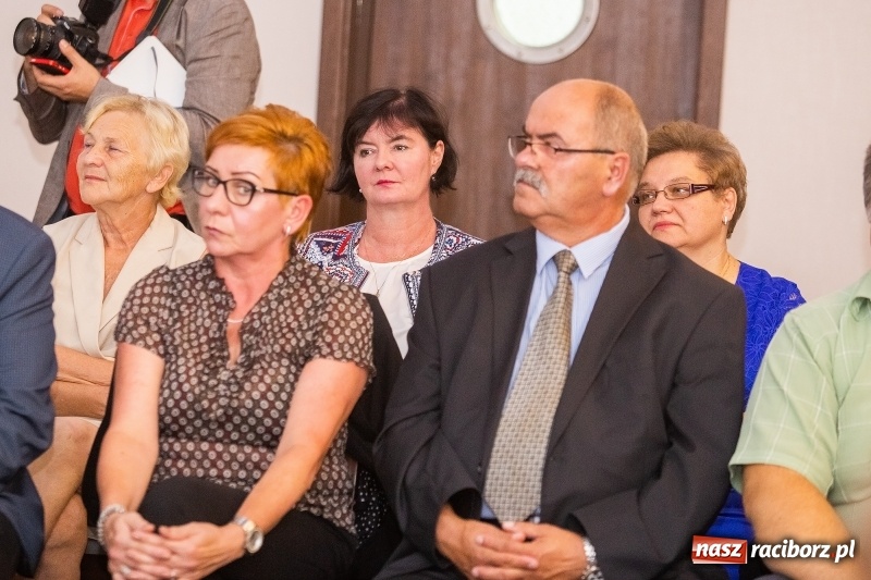 Zdjęcie w galerii na portalu naszraciborz.pl: Tysiąc mieszkań, darmowe autobusy i obwodnica - konwencja Mirosław Lenka i jego kandydatów  wiadomości z regionu