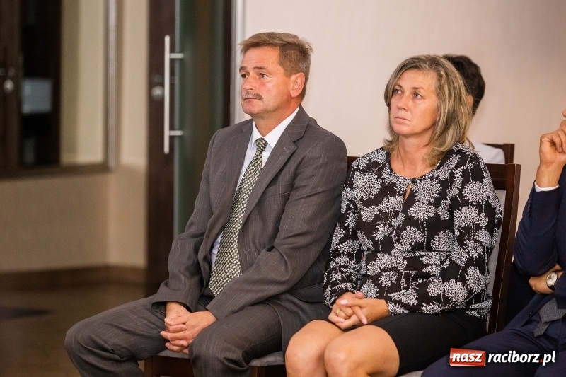 Zdjęcie w galerii na portalu naszraciborz.pl: Tysiąc mieszkań, darmowe autobusy i obwodnica - konwencja Mirosław Lenka i jego kandydatów  wiadomości z regionu