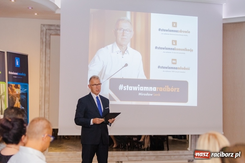 Zdjęcie w galerii na portalu naszraciborz.pl: Tysiąc mieszkań, darmowe autobusy i obwodnica - konwencja Mirosław Lenka i jego kandydatów  wiadomości z regionu