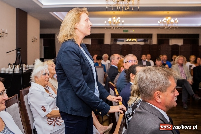 Zdjęcie w galerii na portalu naszraciborz.pl: Tysiąc mieszkań, darmowe autobusy i obwodnica - konwencja Mirosław Lenka i jego kandydatów  wiadomości z regionu