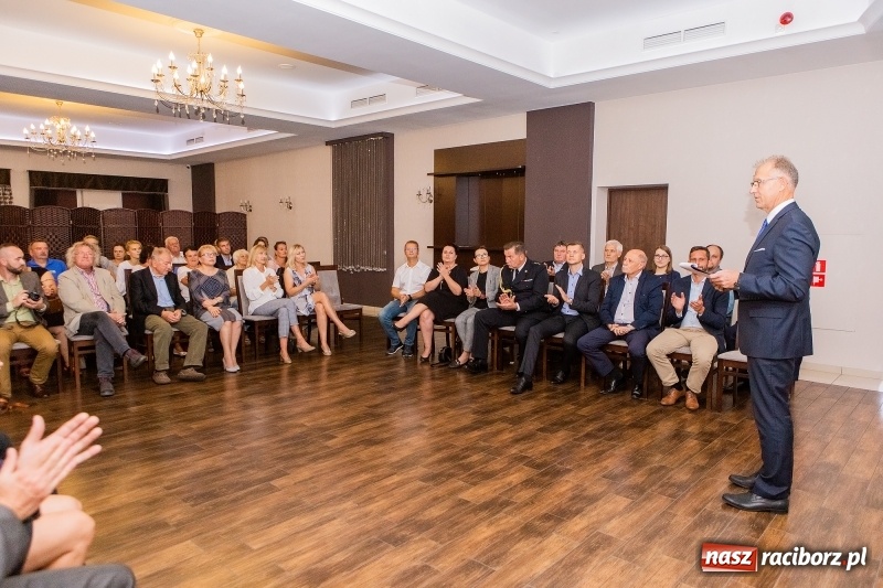 Zdjęcie w galerii na portalu naszraciborz.pl: Tysiąc mieszkań, darmowe autobusy i obwodnica - konwencja Mirosław Lenka i jego kandydatów  wiadomości z regionu