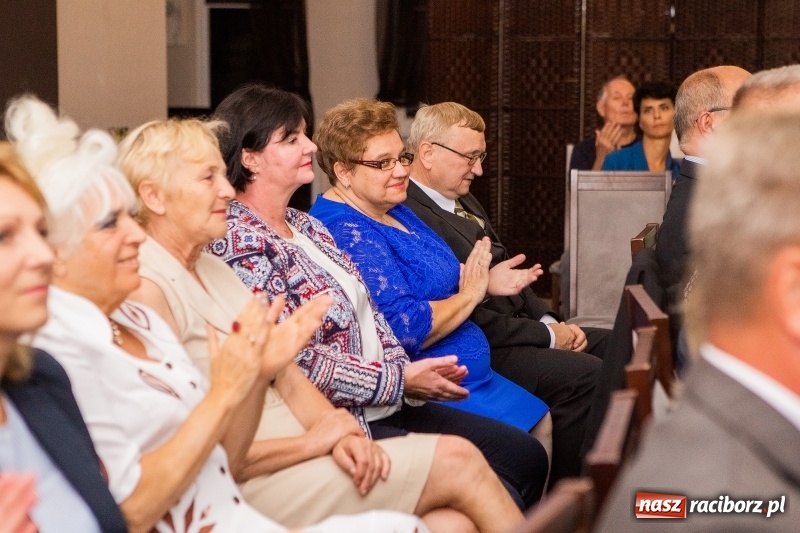Zdjęcie w galerii na portalu naszraciborz.pl: Tysiąc mieszkań, darmowe autobusy i obwodnica - konwencja Mirosław Lenka i jego kandydatów  wiadomości z regionu