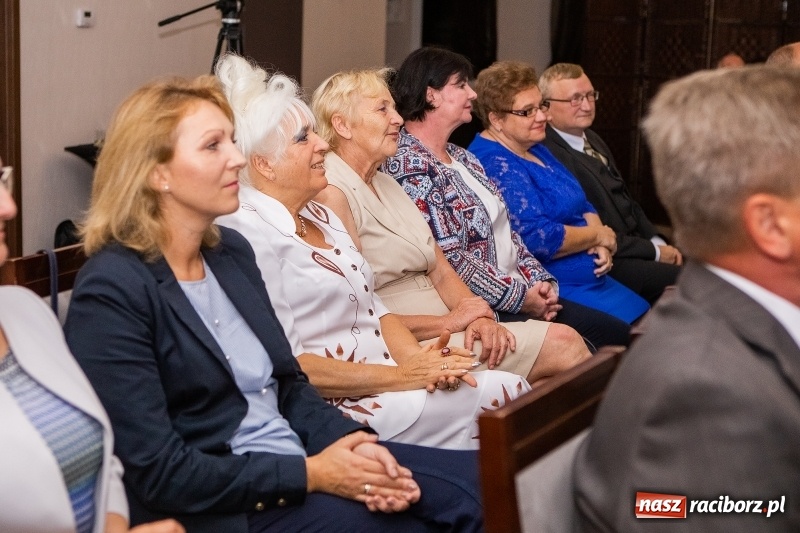 Zdjęcie w galerii na portalu naszraciborz.pl: Tysiąc mieszkań, darmowe autobusy i obwodnica - konwencja Mirosław Lenka i jego kandydatów  wiadomości z regionu