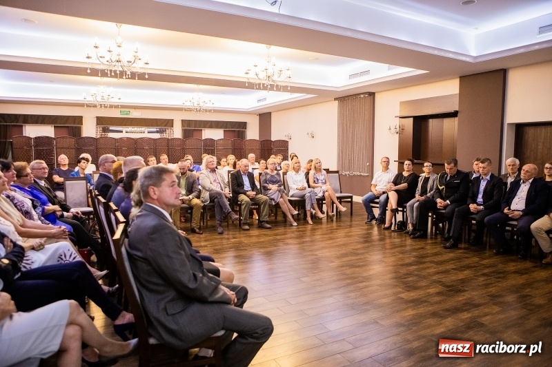 Zdjęcie w galerii na portalu naszraciborz.pl: Tysiąc mieszkań, darmowe autobusy i obwodnica - konwencja Mirosław Lenka i jego kandydatów  wiadomości z regionu