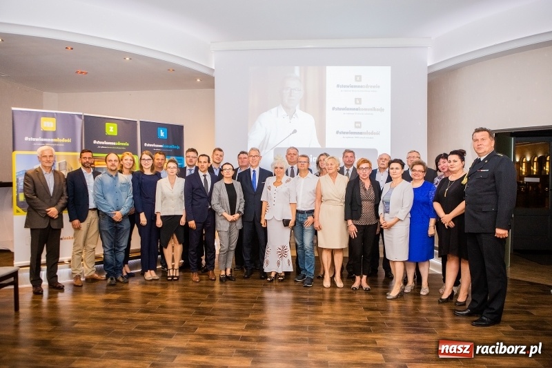 Zdjęcie w galerii na portalu naszraciborz.pl: Tysiąc mieszkań, darmowe autobusy i obwodnica - konwencja Mirosław Lenka i jego kandydatów  wiadomości z regionu