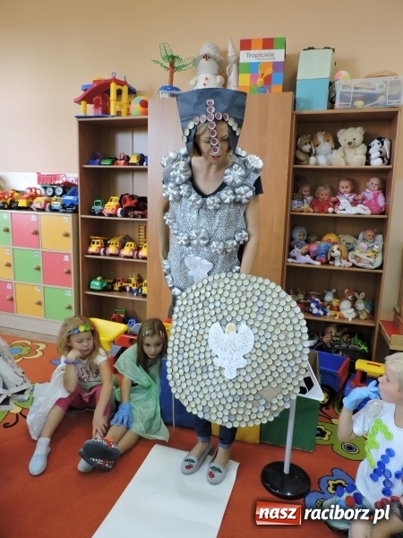 Zdjęcie w galerii na portalu naszraciborz.pl: Przedszkolaki w Eko-Strojach, czyli Sprzątanie Świata w Brzeziu wiadomości z regionu