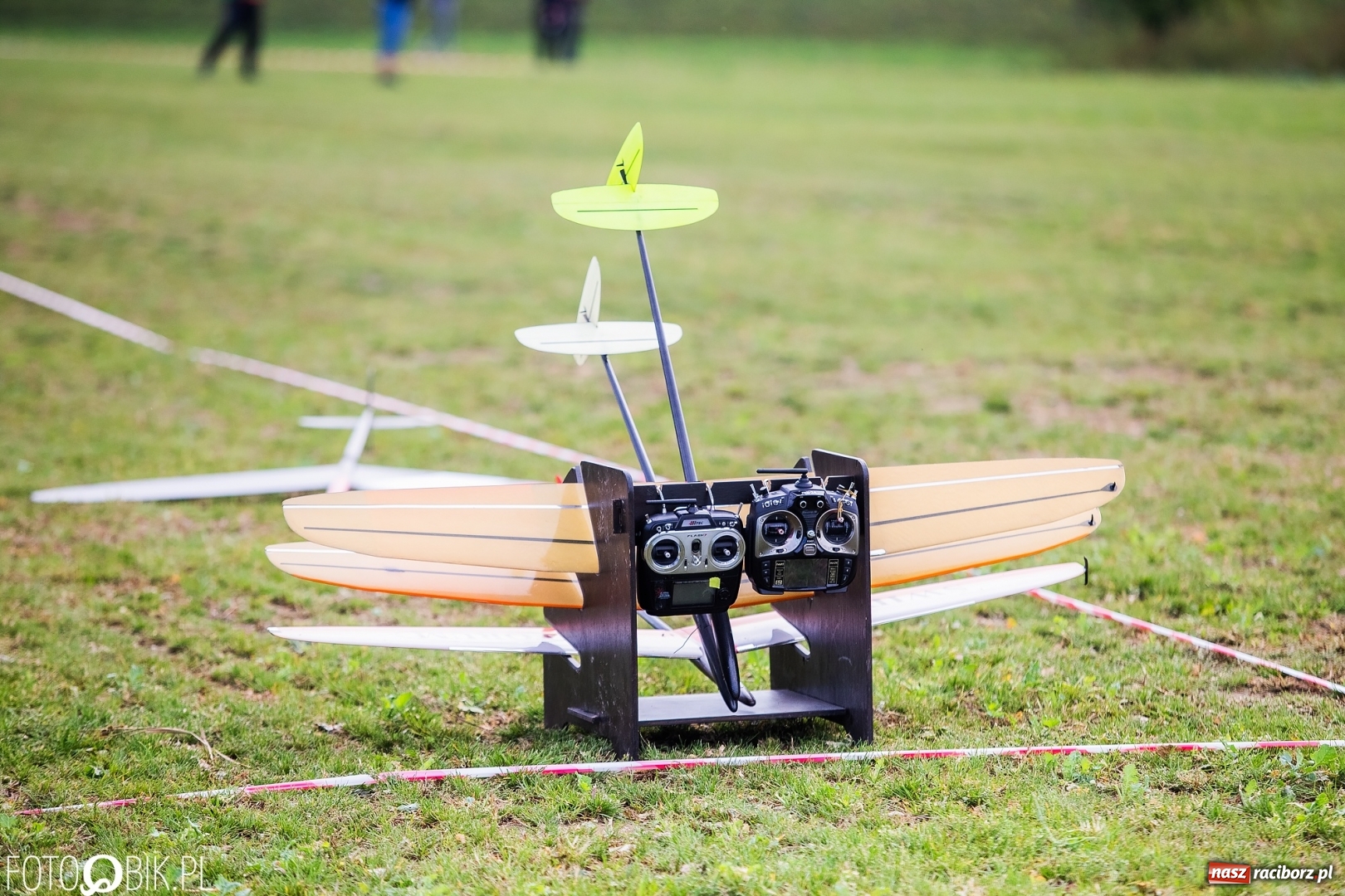 Zdjęcie w galerii na portalu naszraciborz.pl: Ogólnopolskie Zawody Modeli Szybowców Wyrzucanych z Ręki wiadomości z regionu