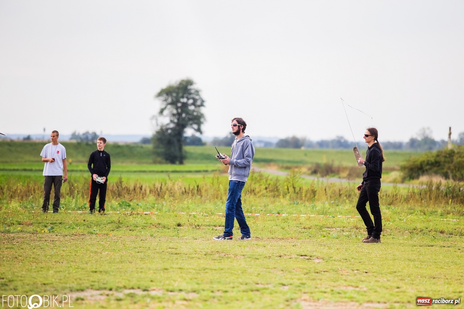 Zdjęcie w galerii na portalu naszraciborz.pl: Ogólnopolskie Zawody Modeli Szybowców Wyrzucanych z Ręki wiadomości z regionu