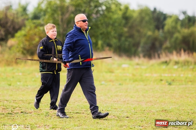 Zdjęcie w galerii na portalu naszraciborz.pl: Ogólnopolskie Zawody Modeli Szybowców Wyrzucanych z Ręki wiadomości z regionu