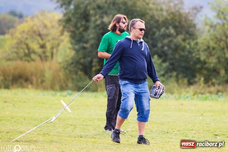 Zdjęcie w galerii na portalu naszraciborz.pl: Ogólnopolskie Zawody Modeli Szybowców Wyrzucanych z Ręki wiadomości z regionu