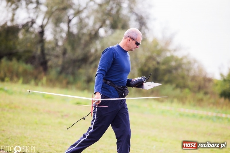 Zdjęcie w galerii na portalu naszraciborz.pl: Ogólnopolskie Zawody Modeli Szybowców Wyrzucanych z Ręki wiadomości z regionu